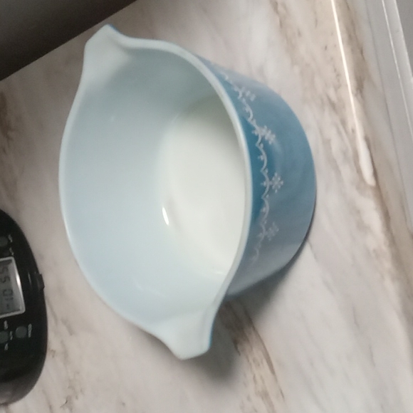 Pots - Picture 2 of 3